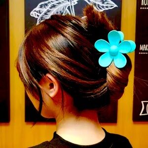 Aqua Flower Hair Claw Clip - NIP
